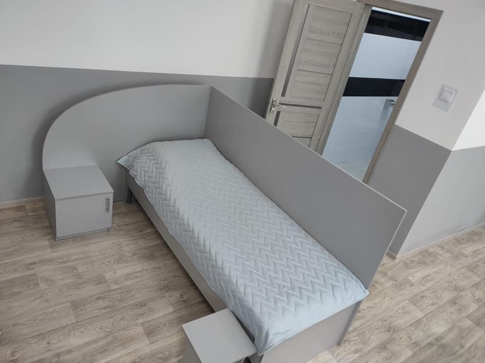 Вот так сейчас выглядят камеры в женской колонии: "такие ремонты нужны в домах для сирот"