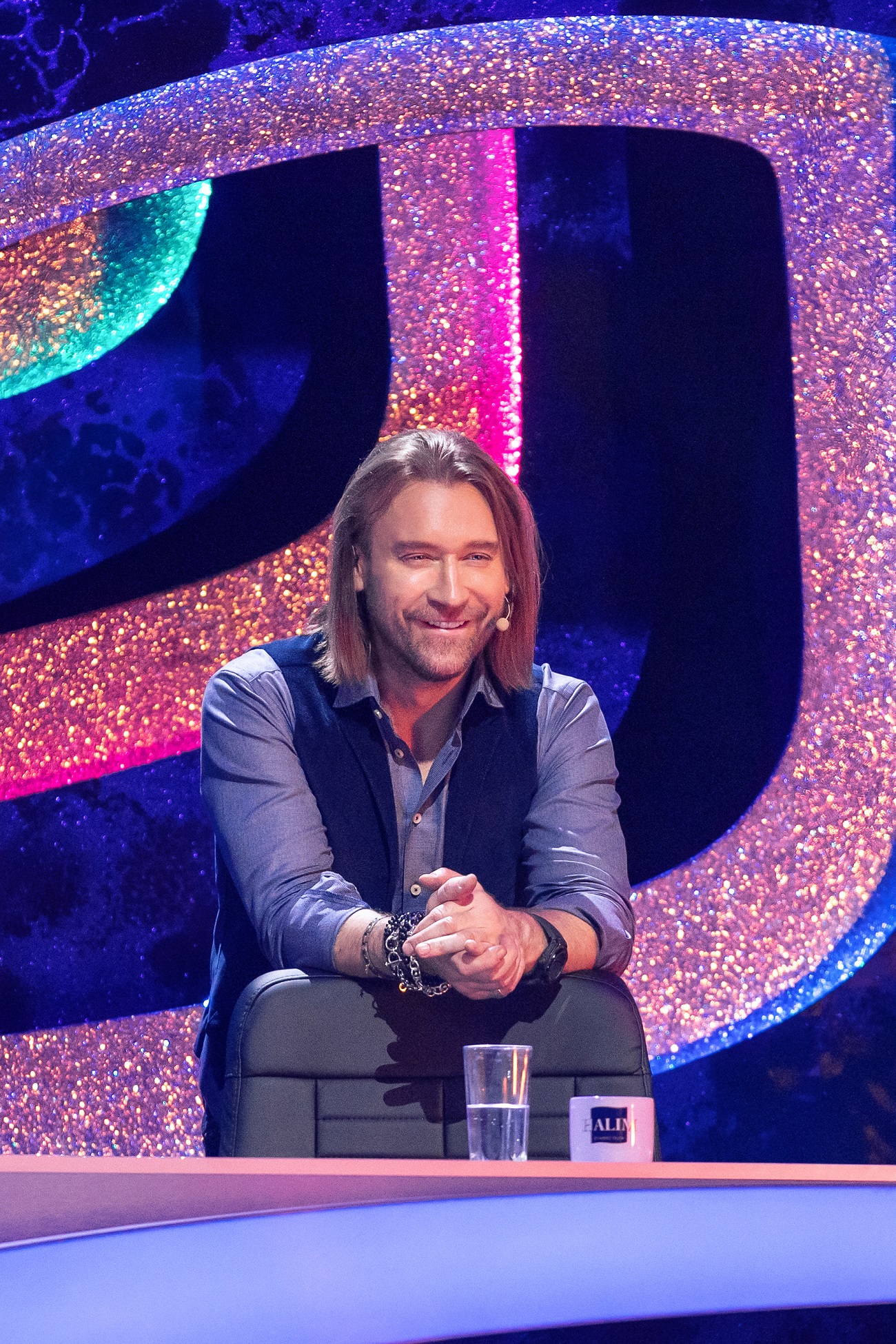 Сложно даже микрофон поднести к устам: Олег Винник рассказал об испытаниях на шоу "МАСКА"