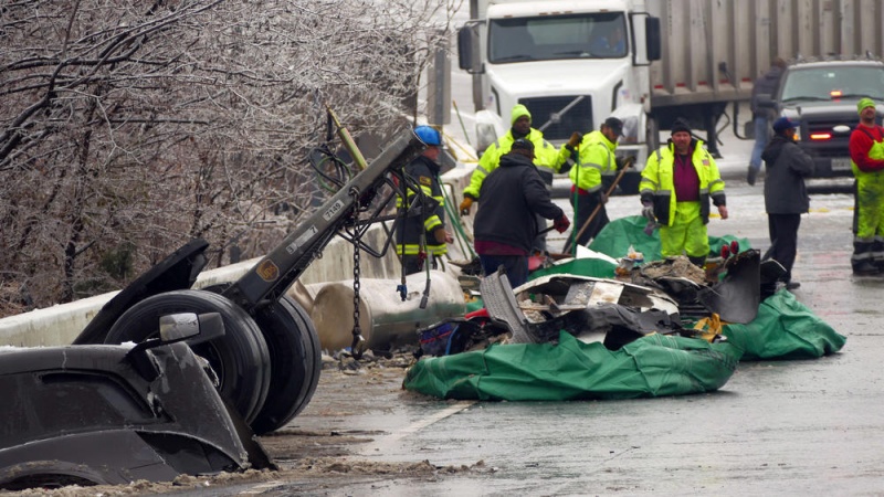 У США через вибух бензовозу на шосе постраждали 67 автомобілів