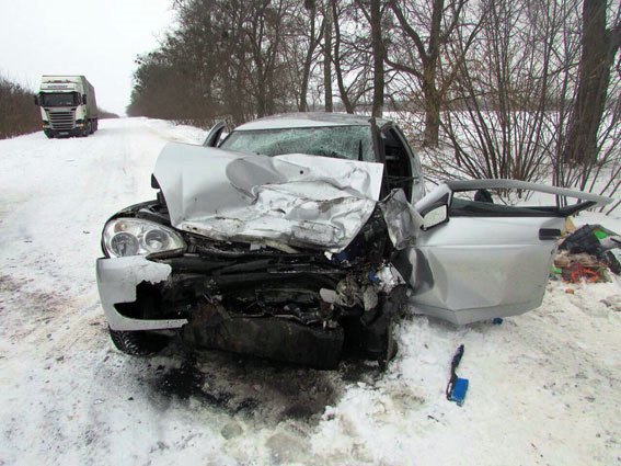 В Полтавській області зіткнулись мікроавтобус та легковий автомобіль, є загиблі