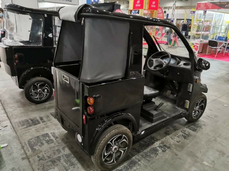 У Києві показали електромобілі українського виробництва (фото)