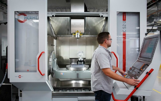 Facebook открыл крупнейшую производственную лабораторию