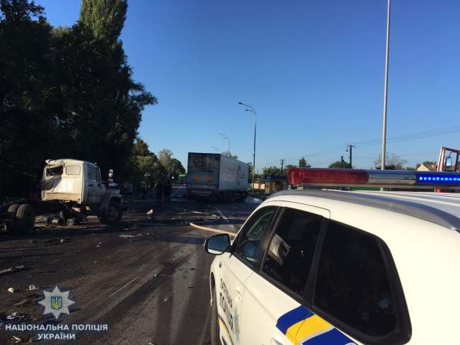 На трассе Киев-Чоп фура врезалась в молоковоз, есть погибший