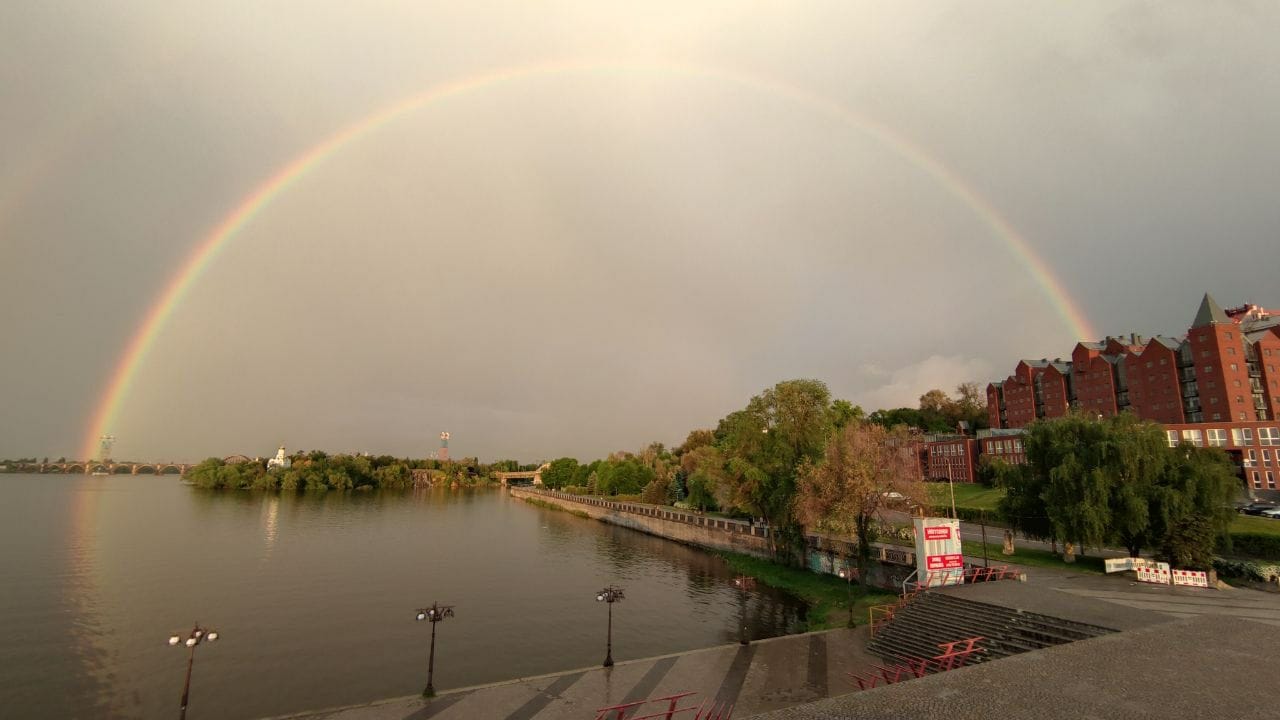 Над Днепром раскинулась шикарная тройная радуга: "глаз не оторвать" (фото)