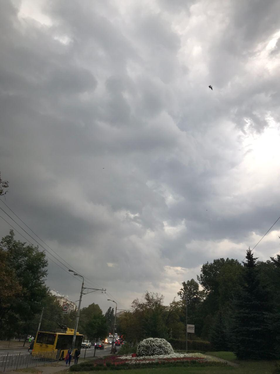 Киев накрыла мощная буря и залило ливнями: фото и видео грозовой стихии