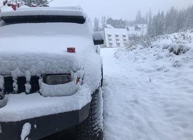 Популярні українські курорти засипало снігом: приголомшливі фото