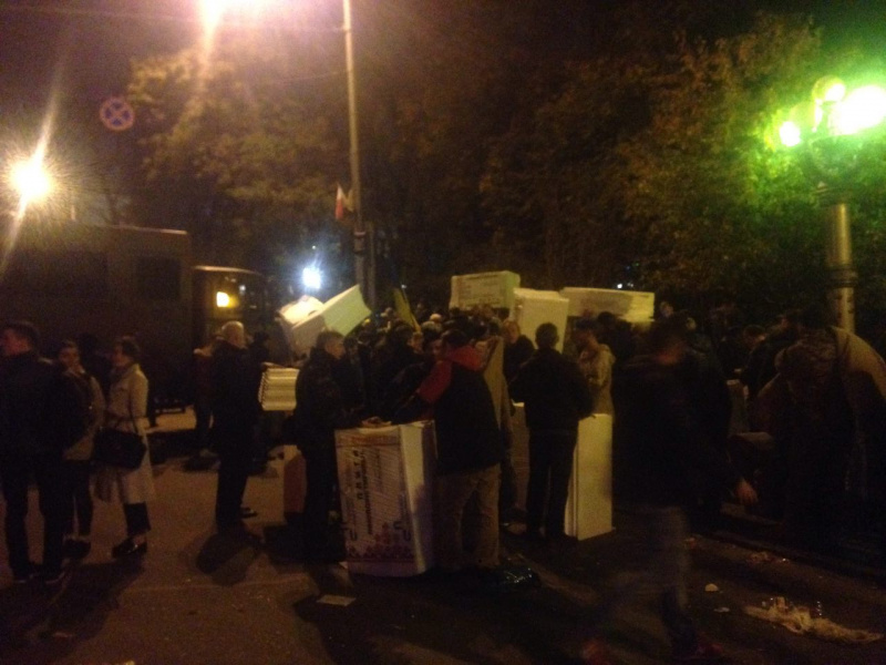 Правоохоронці зняли кордон з мітингувальник біля готелю "Київ"