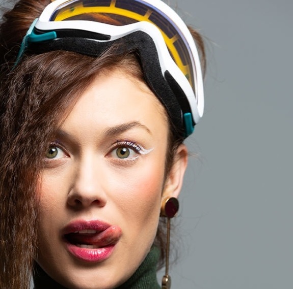 Украинская актриса из Бондианы снялась в яркой фотосессии