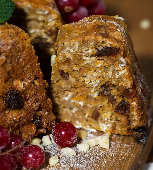 Без зайвих калорій: пряний морквяно-яблучний кекс