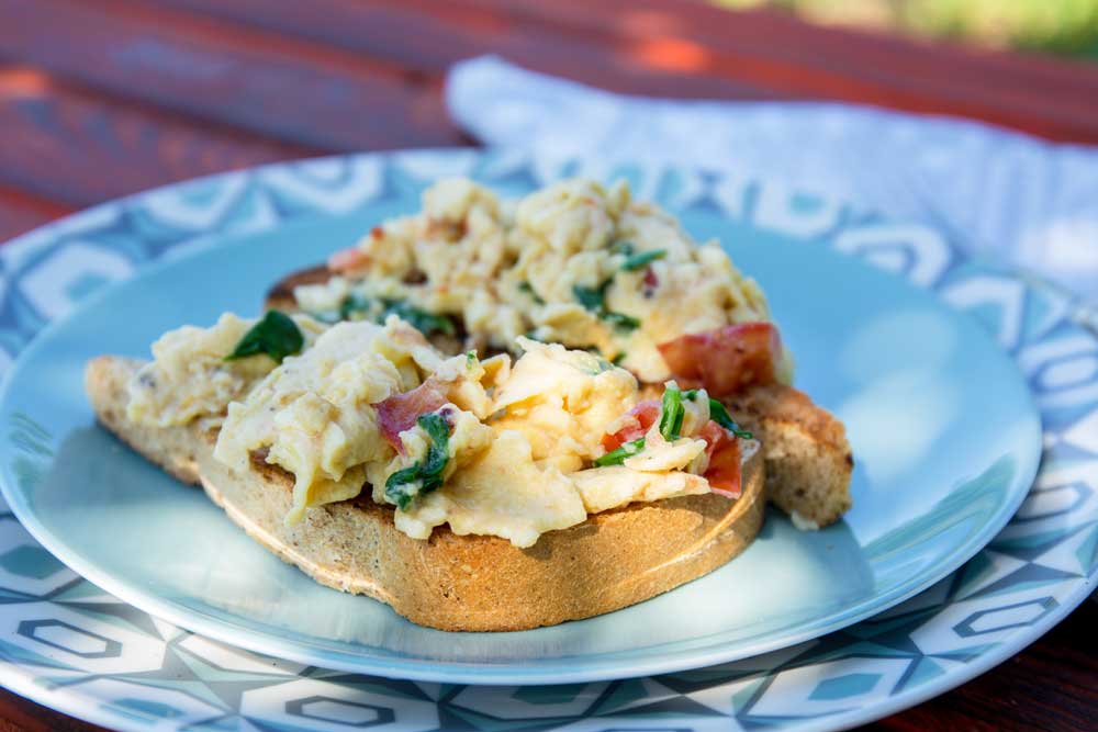 Топ-7 варіантів швидких страв з яєць на сніданок