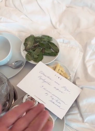 "З нею все добре": Володимир Дантес показав постільний знімок Дорофєєвої