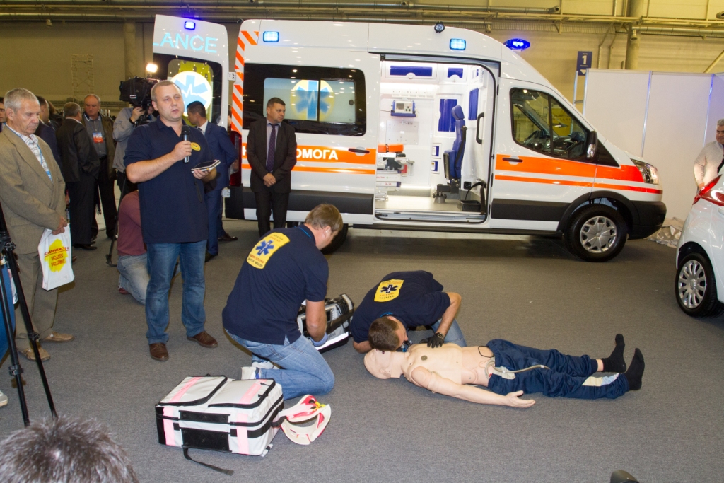 У Києві презентували сучасний український реанімобіль