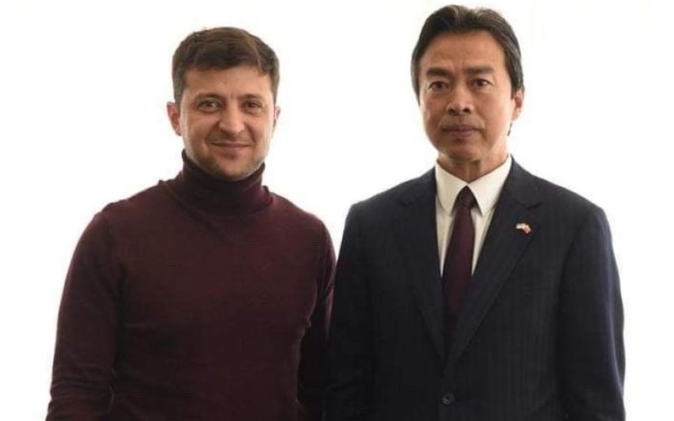 Почему Зеленский не ходит в галстуке: эксперт назвал причину (фото)