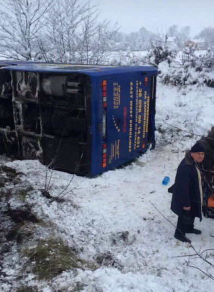 В Львовской области перевернулся рейсовый автобус с пассажирами