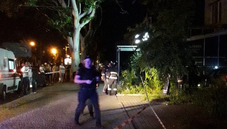 В Одесі водій BMW зніс людей на тротуарі: тікав від поліції (фото)