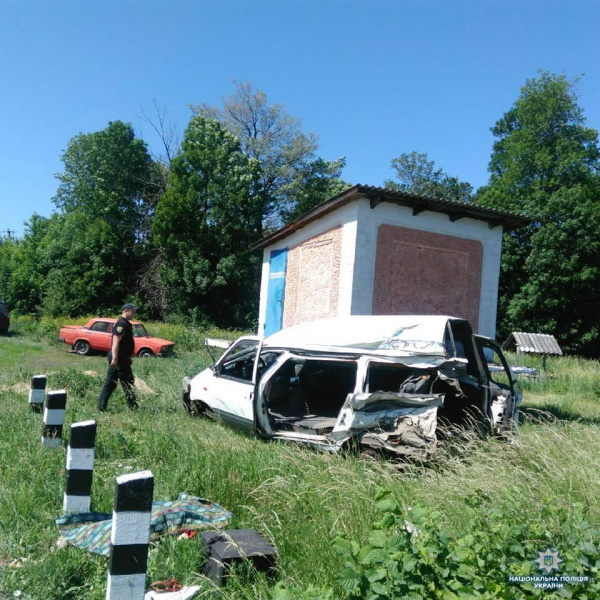 Поліція відкрила справу по факту зіткнення мікроавтобусу з поїздом в Одеській області