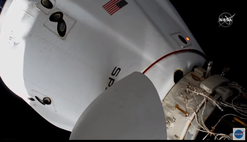 Crew Dragon перестыковался на МКС, чтобы освободить место для другого корабля