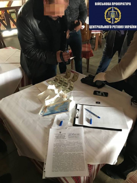 Затриманим на хабарі посадовцям митниці "Борисполя" оголошено про підозру