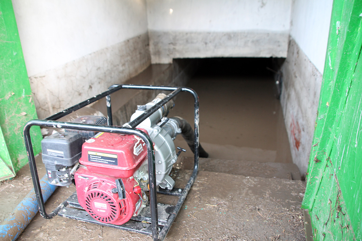 Под Одессой из-за мощных ливней затопило целое село (фото и видео)