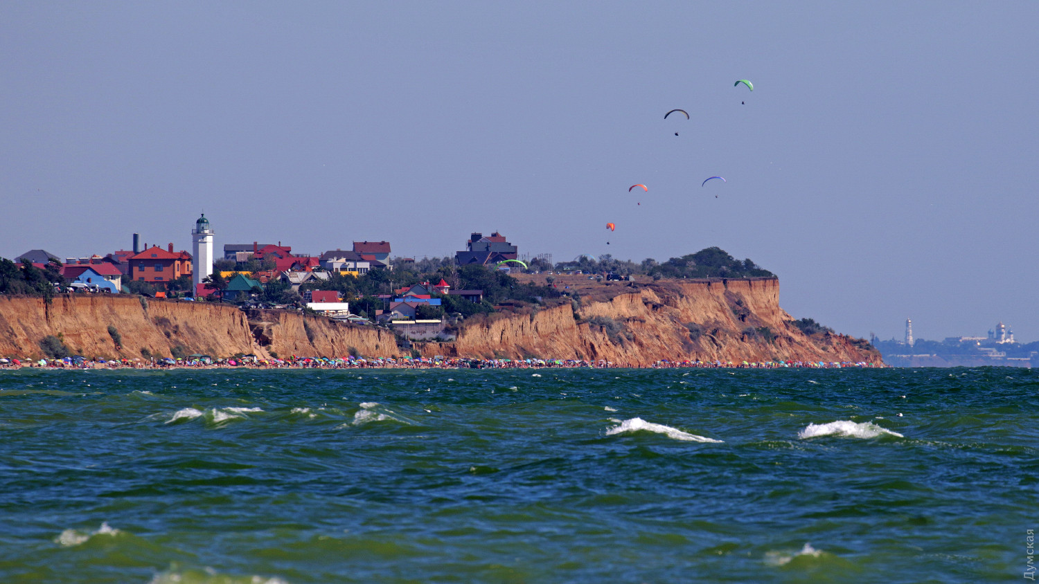 На пляжах под Одессой толпы туристов и никакого карантина: появились фото