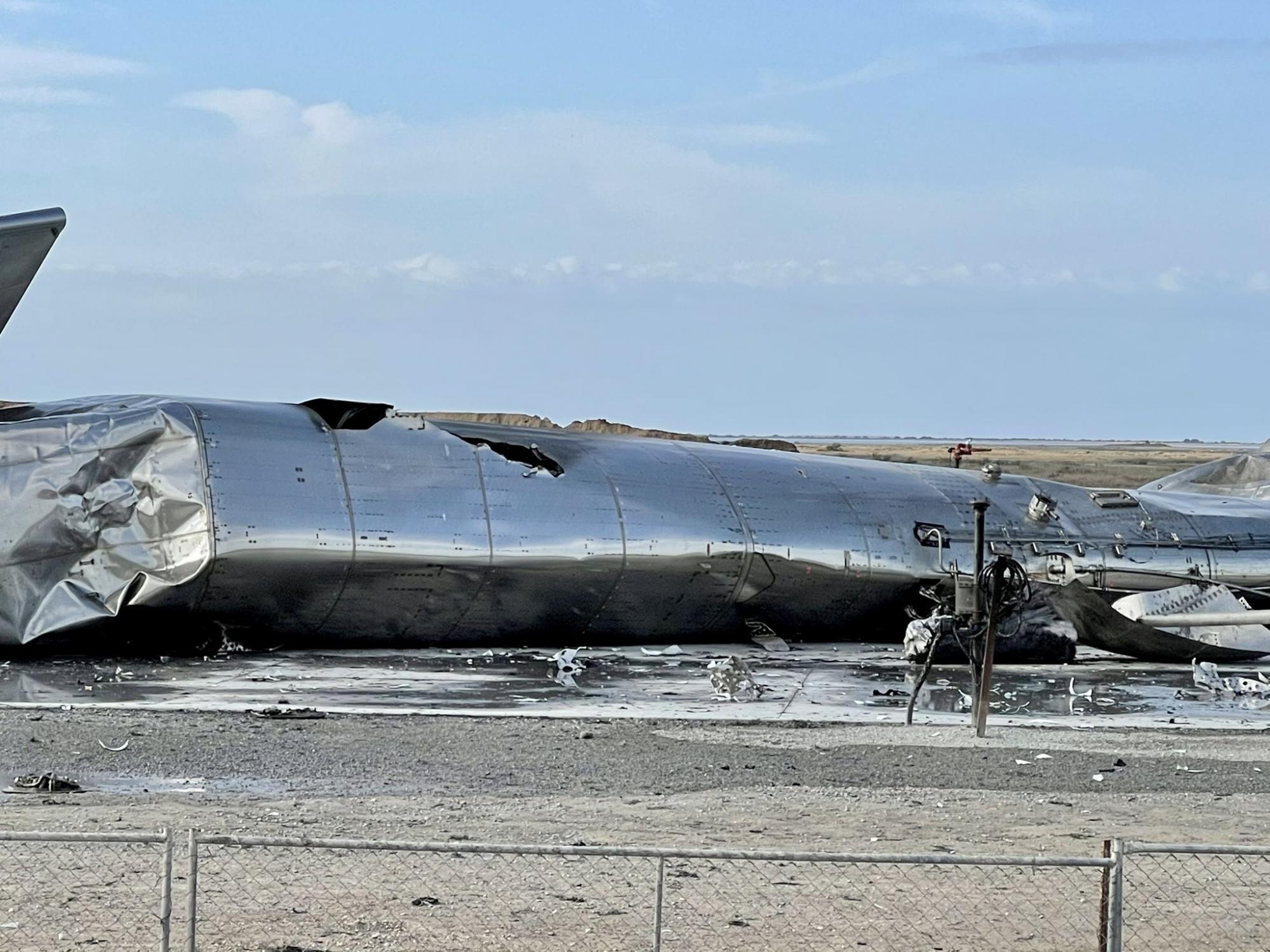 В сети показали обломки взорвавшегося космического корабля Маска