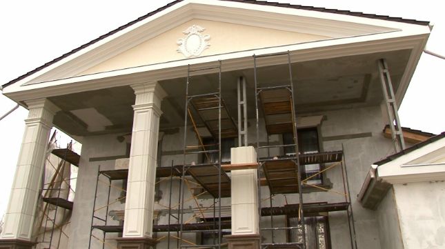 Суд снял арест с особняка любовницы Януковича под Киевом: как он выглядит (фото)