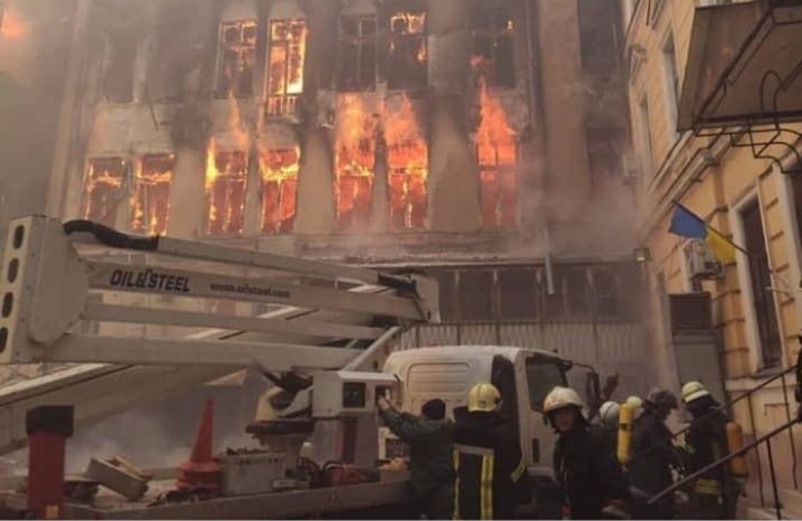 Невідомі герої пожежі в Одесі: вони рятували життя дітей (фото)