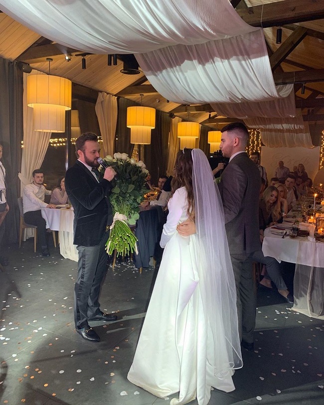 Дочь Кузьмы Скрябина вышла замуж за сына главы сельсовета: новые фото со свадьбы