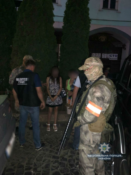 В Мукачево поліція затримала жінку, яка намагалась продати власну дитину