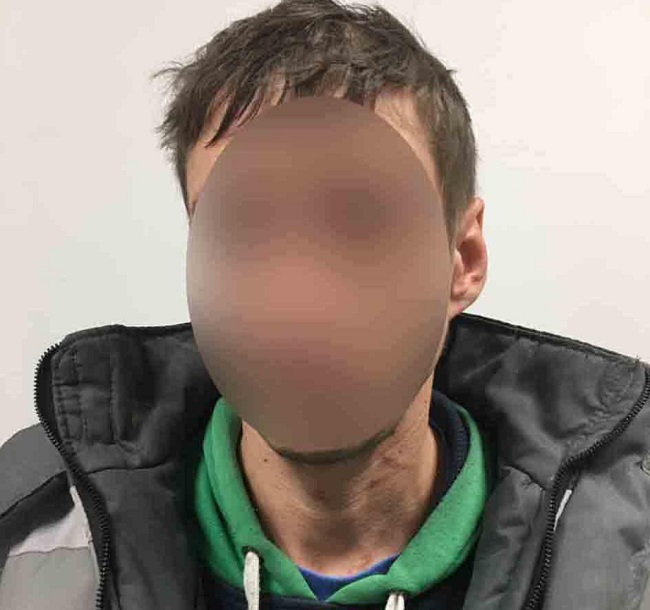 Скандал с плакатами о дружбе с Россией в Киеве: фото "расклейщиков"