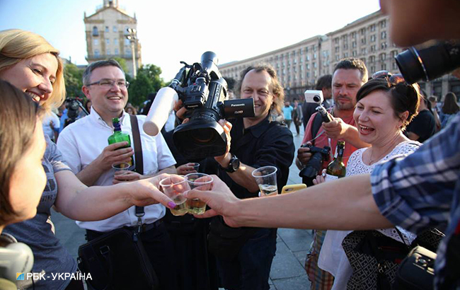 На Майдані святкують "воскресіння" Бабченка