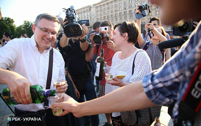 На Майдані святкують "воскресіння" Бабченка