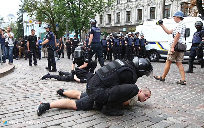 В центре Киева произошли столкновения между правоохранителями и праворадикалами