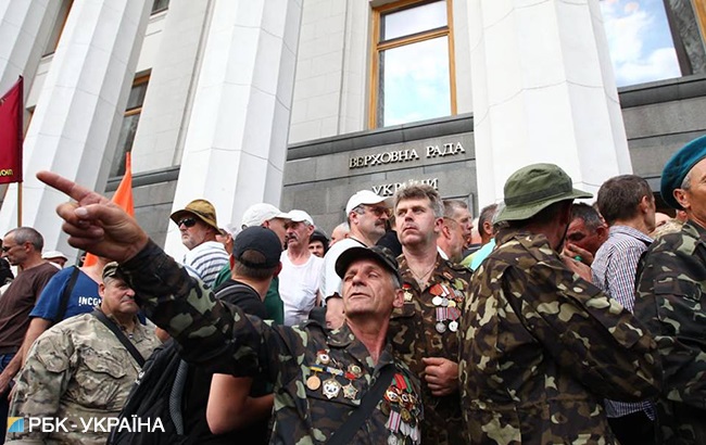 В Верховную раду около часа не пускают журналистов