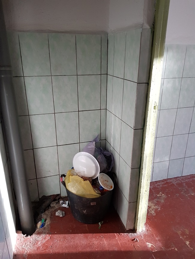 Сморід, таргани і холод: українців на обсервації змушують виживати