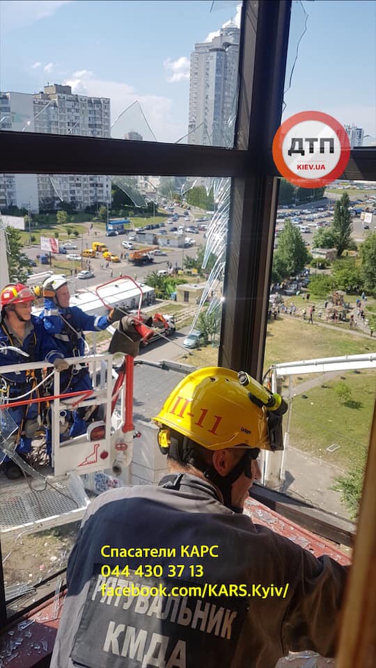 Вибух багатоповерхівки у Києві: з'явилися фото зсередини будинку