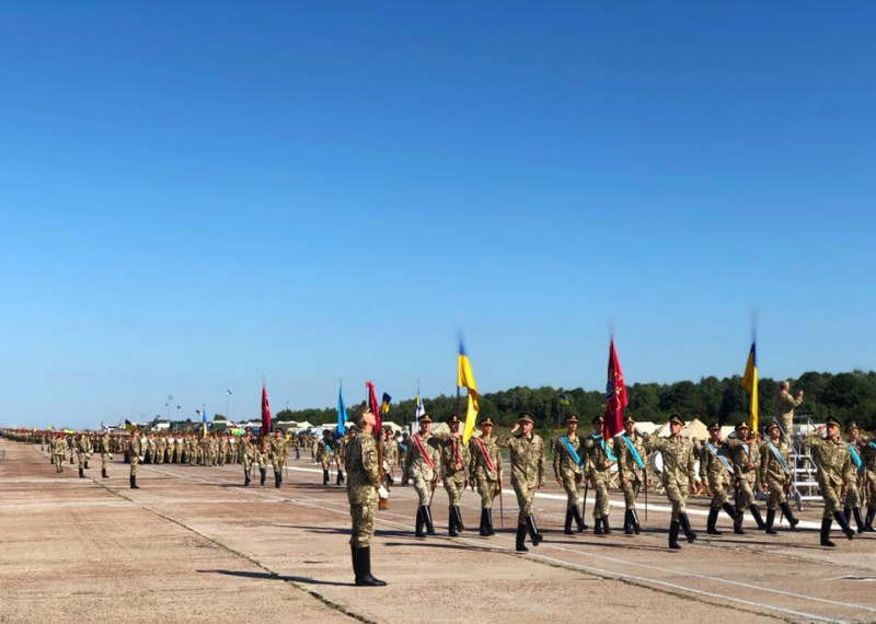 В параде ко Дню независимости в Киеве примут участие 4,5 тыс. военных, - Полторак