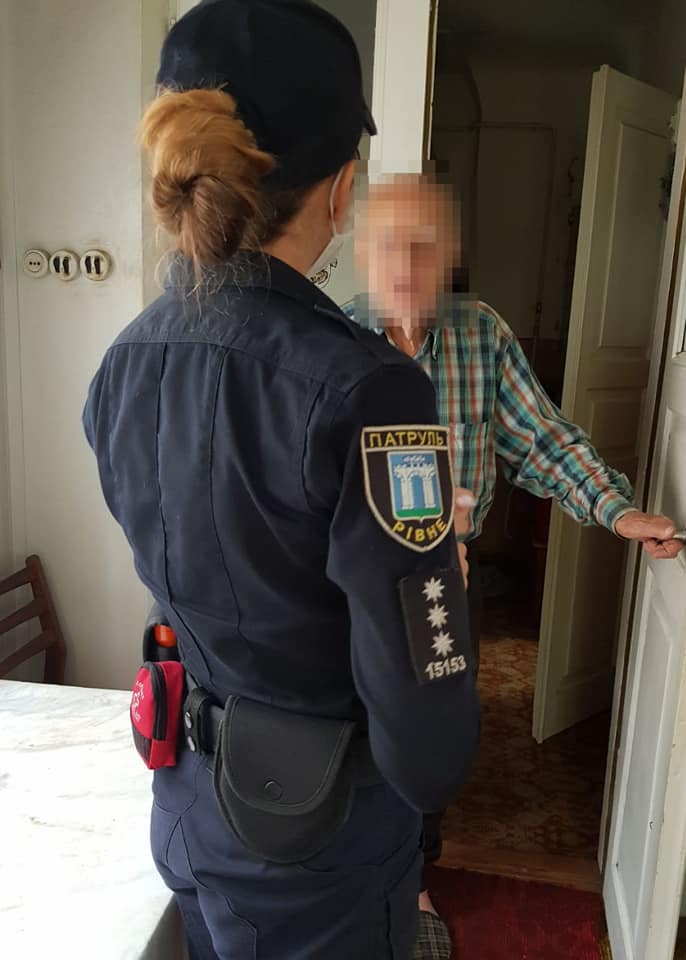 Дедушка из Ровно вызвал "копов", поскольку не имел денег на еду: дети бросили на произвол судьбы