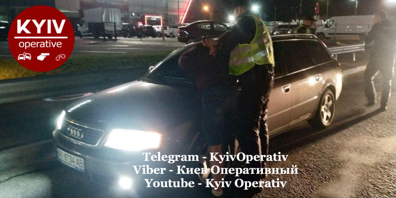В Киеве неизвестный похитил девушку и устроил ночные гонки с полицией (фото)