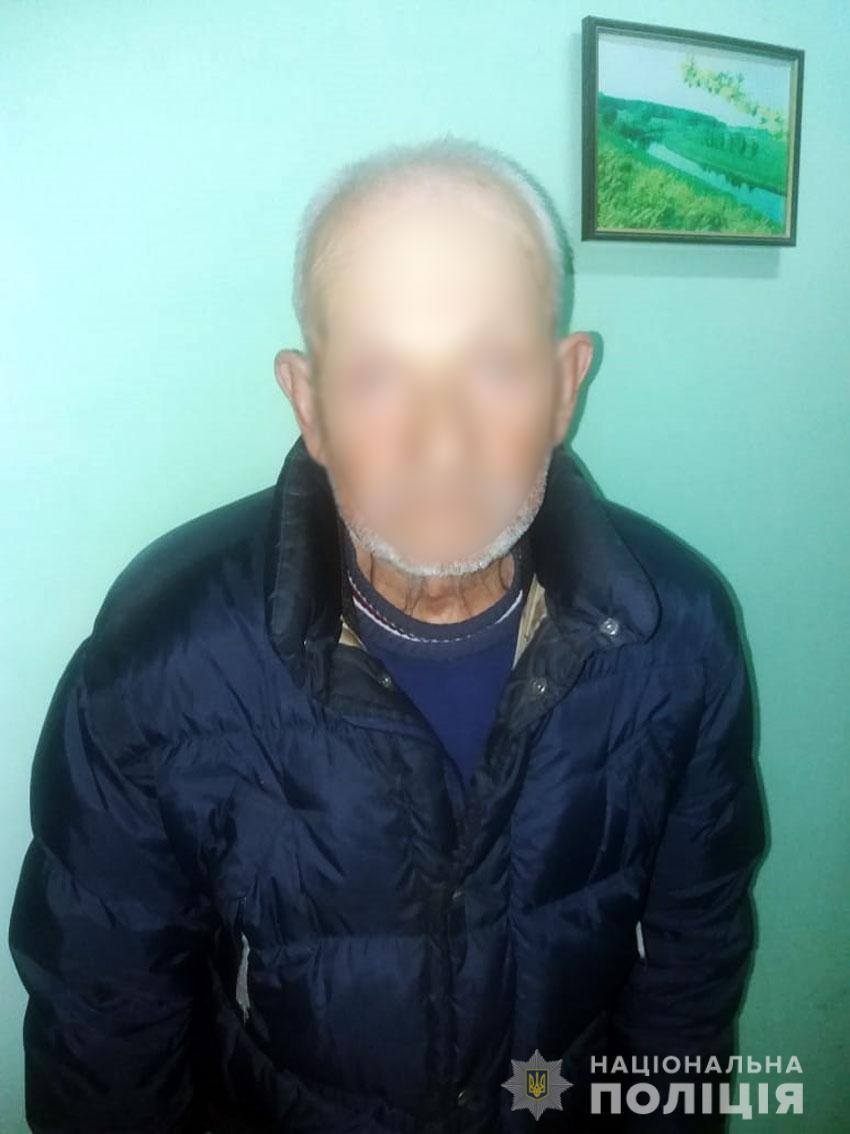 Под Черниговом 80-летний дедушка угнал "Лексус" возле сельсовета: поднял на уши всю полицию