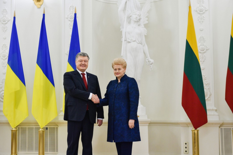 Порошенко розпочав зустріч із президентом Литви