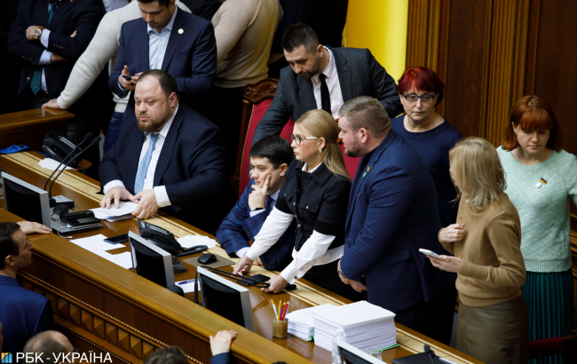 Уперлись в землю: как Рада заблокировала две ключевых реформы Зеленского