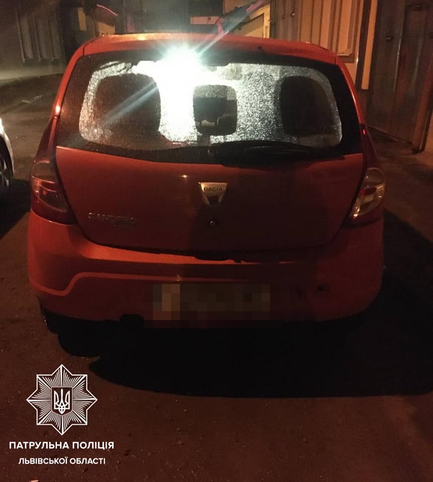 Во Львове задержали пьяного таксиста: ездил с правами умершего отца