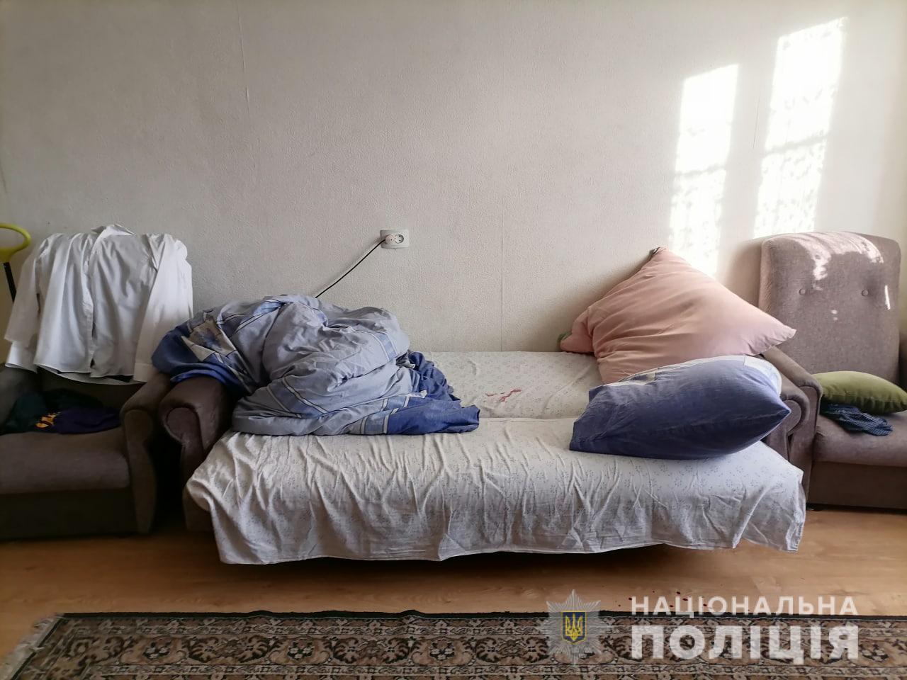 Под Ровно женщина вонзила нож в спящего сына-подростка: конфликтов в семье не было