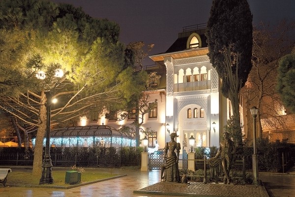 У Ротару висловилися про продаж дорогого готелю в Ялті