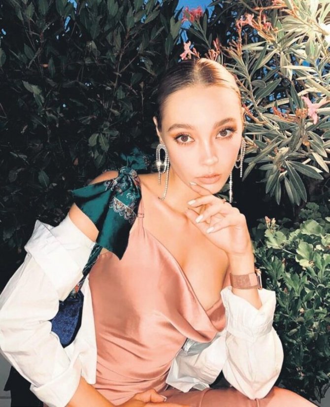 Украинская модель пленила сердце знаменитого футболиста. Он старше ее на 26 лет (фото)