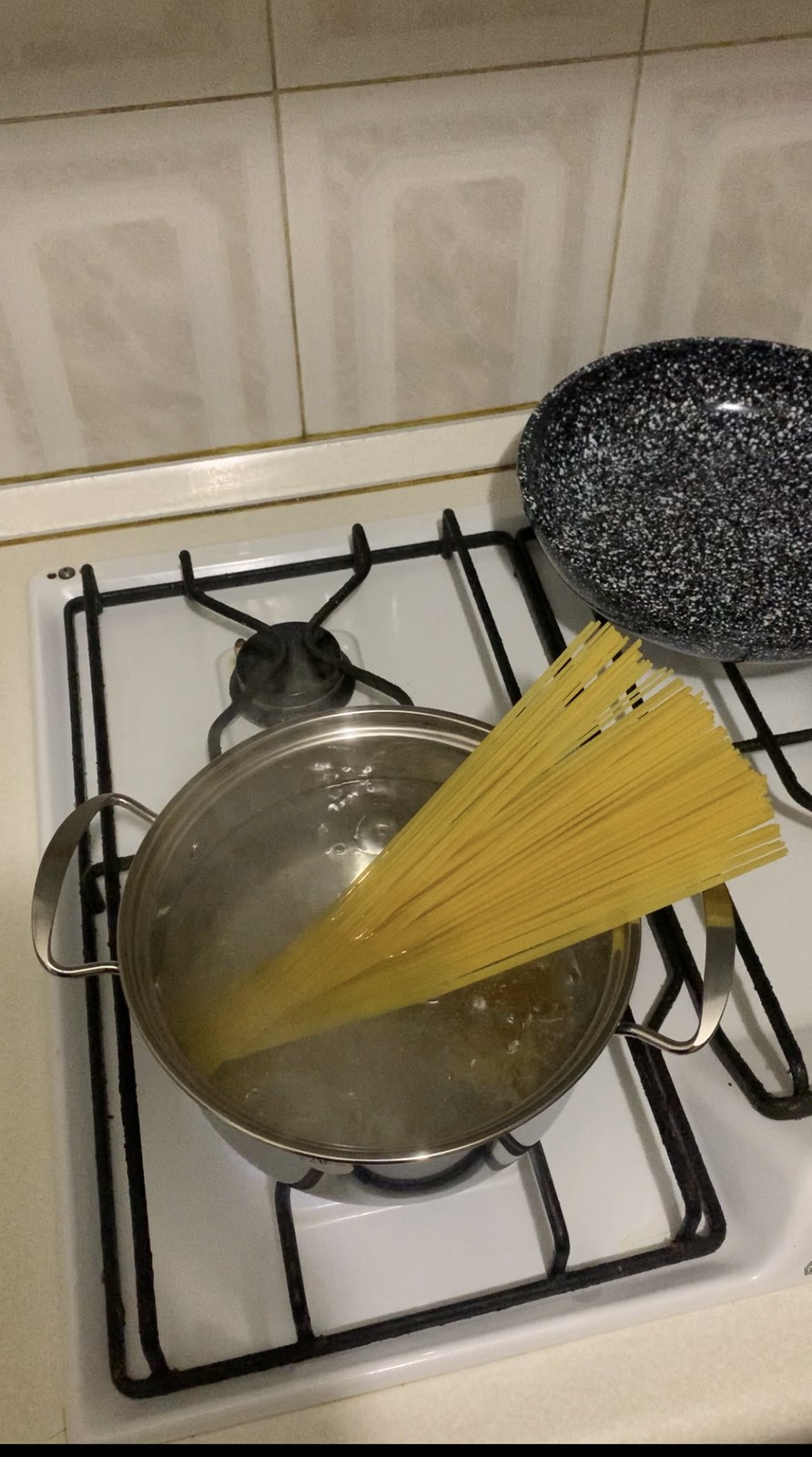 Шеф-кухар розповів, як легко приготувати ресторанну пасту "Карбонара" вдома