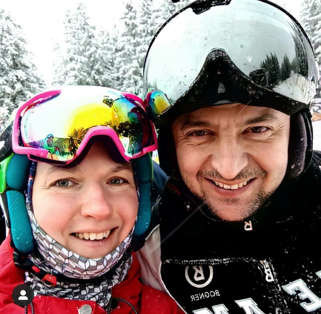 Зеленский в горнолыжном снаряжении в Буковеле фотографируется с отдыхающими