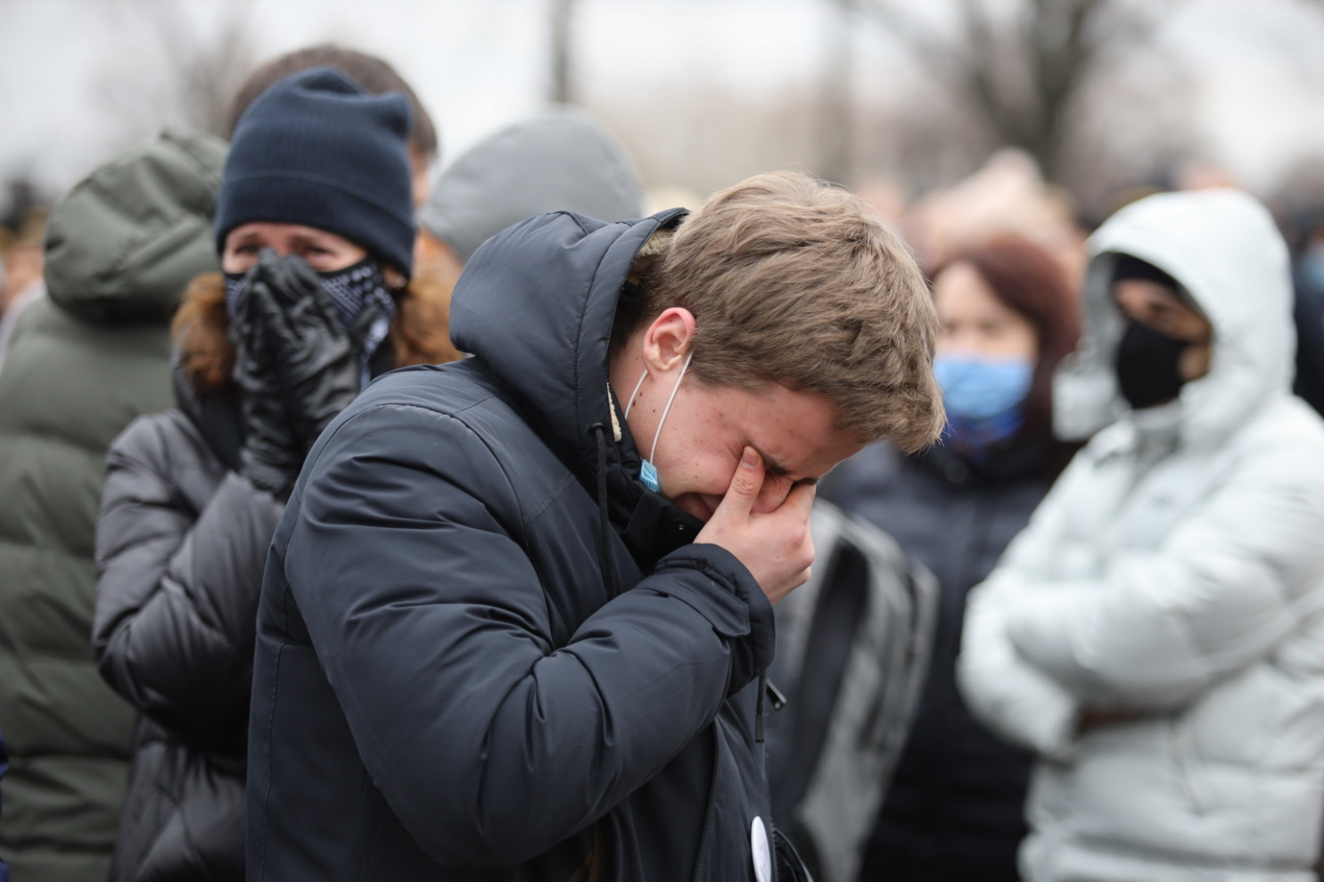 Становились на колени и плакали: в Киеве почтили память украинцев, погибших на борту МАУ в Иране