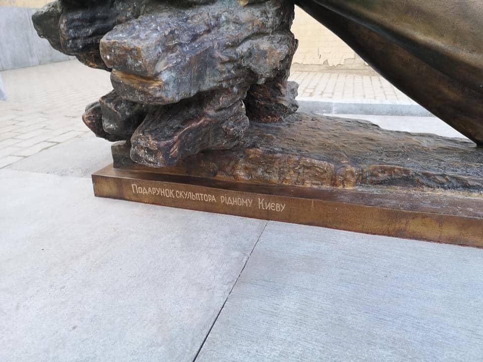 В центре Киева внезапно появился памятник Гоголю: разгорается скандал (видео и фото)